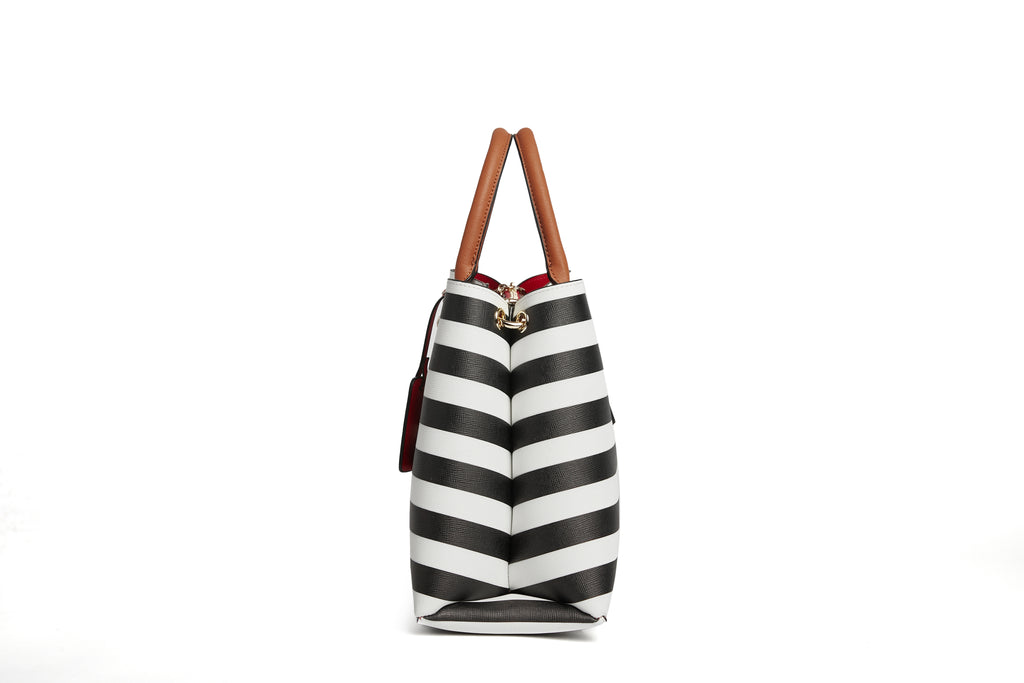 Mono chrome medium size